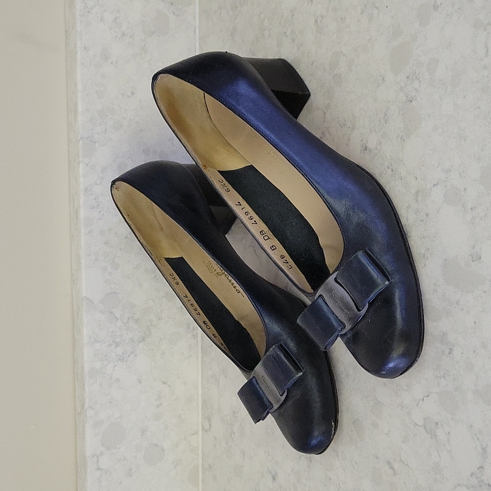 Blue Ferragamo Bow Shoes. Size 6.5C